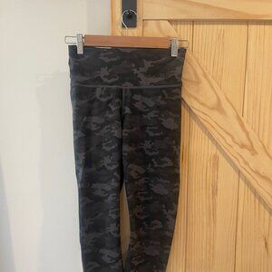 Fabletics High-Waisted Printed Heathered Capri